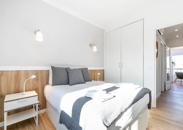 Bright Valadim Apartment